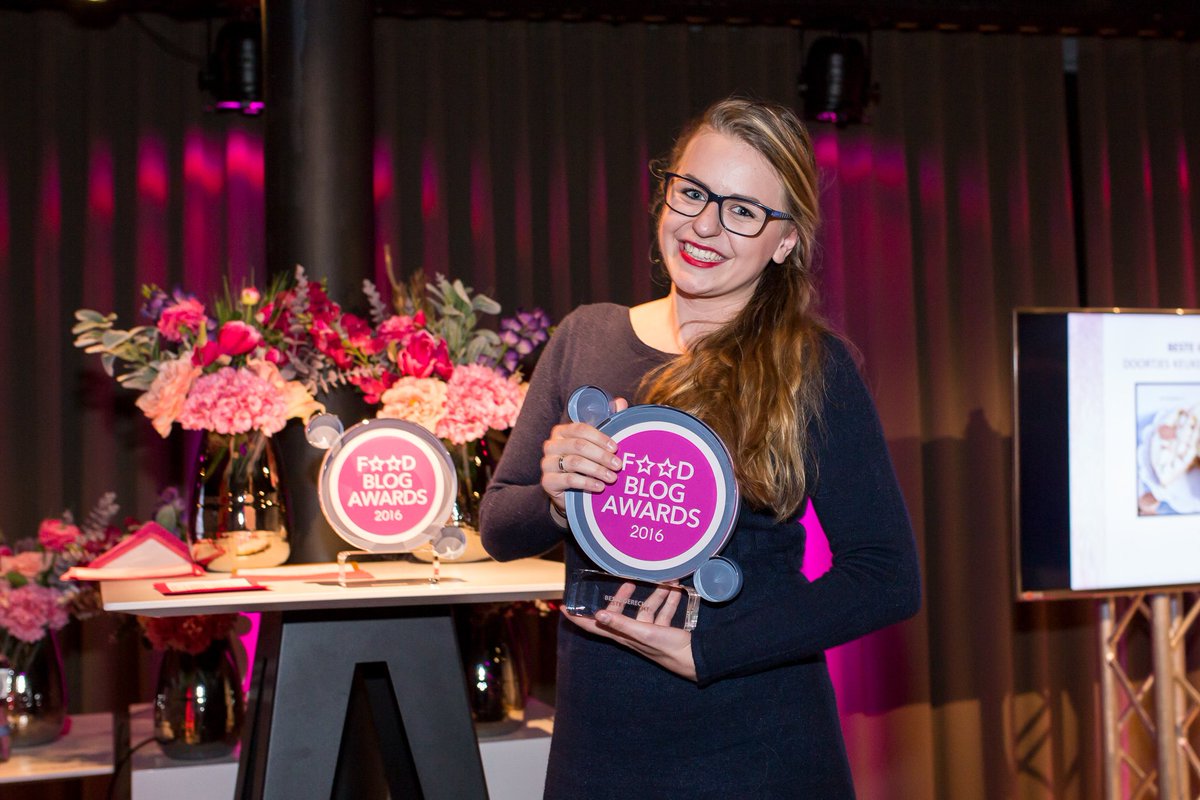 DoortjesKeuken's tweet image. Wauw! Afgelopen dinsdag deze award gewonnen voor het Beste Gerecht met mijn stroopwafelvlaai bij de @FoodBlogAwards