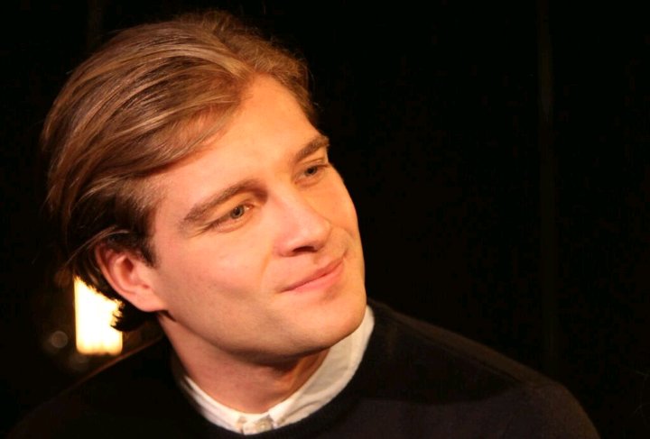 Lovely shot of 'Nathan' played by <a href="/MountviewLDN/">Mountview</a> grad @jvpassafaro. Taken by <a href="/PhotoHEllis/">Hannah Ellis</a> #MumsTheWord