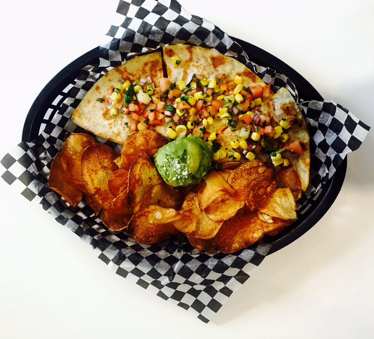 BIG CITY SPECIAL ||  Chicken Quesadillas || House Made Chips || #desmoineseats