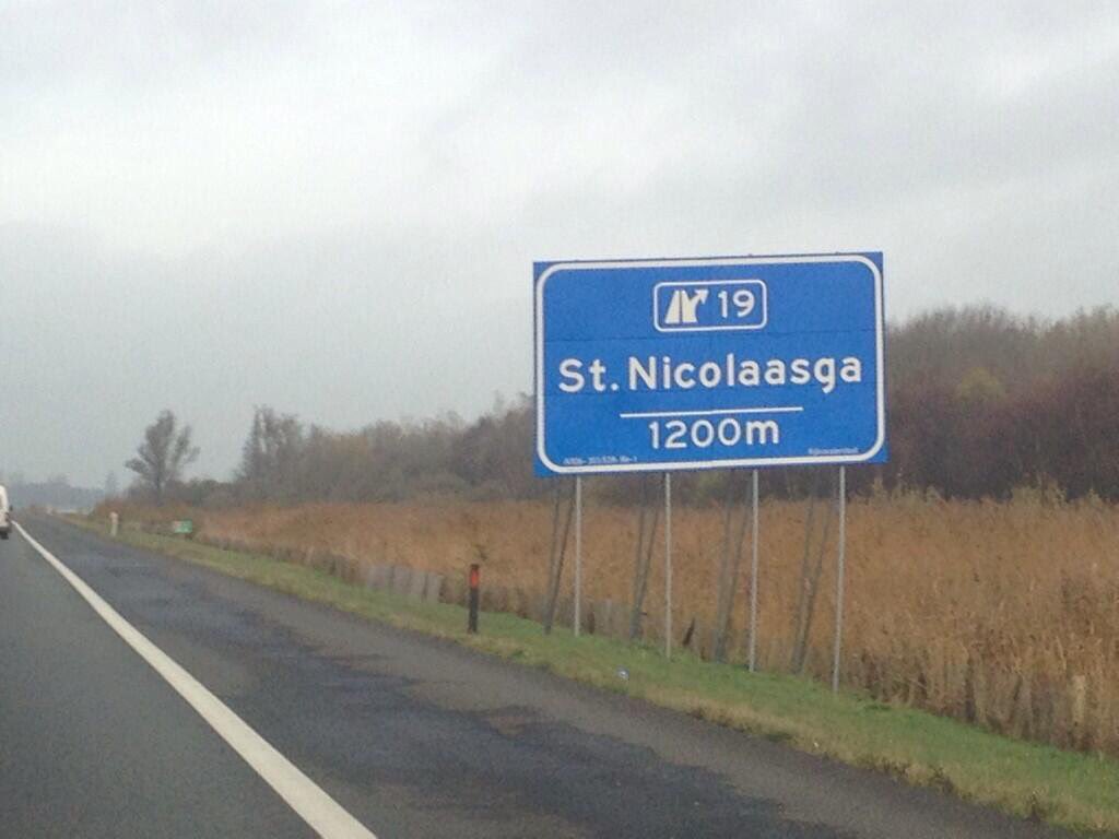 Allemaaltaal's tweet image. Na alle commotie over Zwarte Piet wordt nu ook Sinterklaas op sommige plaatsen al geweigerd: