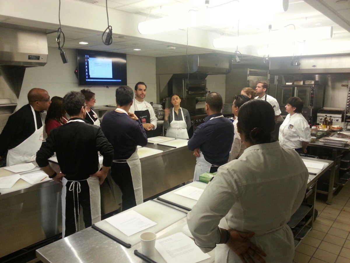 Nuevas técnicas de cocina en #EatSpainup por el @ChefMSandoval en Nueva York.
#ProductosDeMadrid