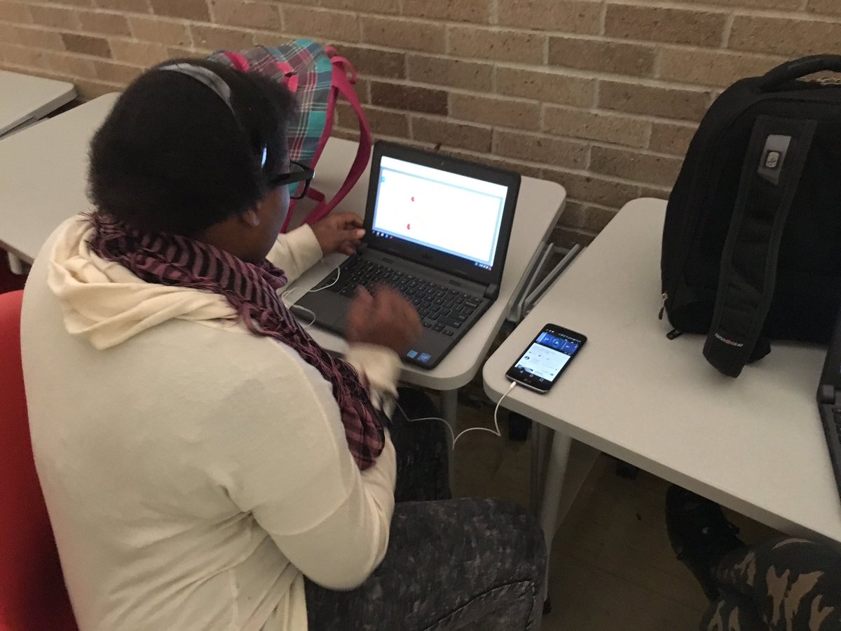 EricButash's tweet photo. Wow! @NewportCTC #PTech #SummitPersonalizedLearning's is in full swing. #Cybersecurity Ss can grad w/ 60+ college credits. #FuseRIAlumniTour https://t.co/y4tYtBZV3u