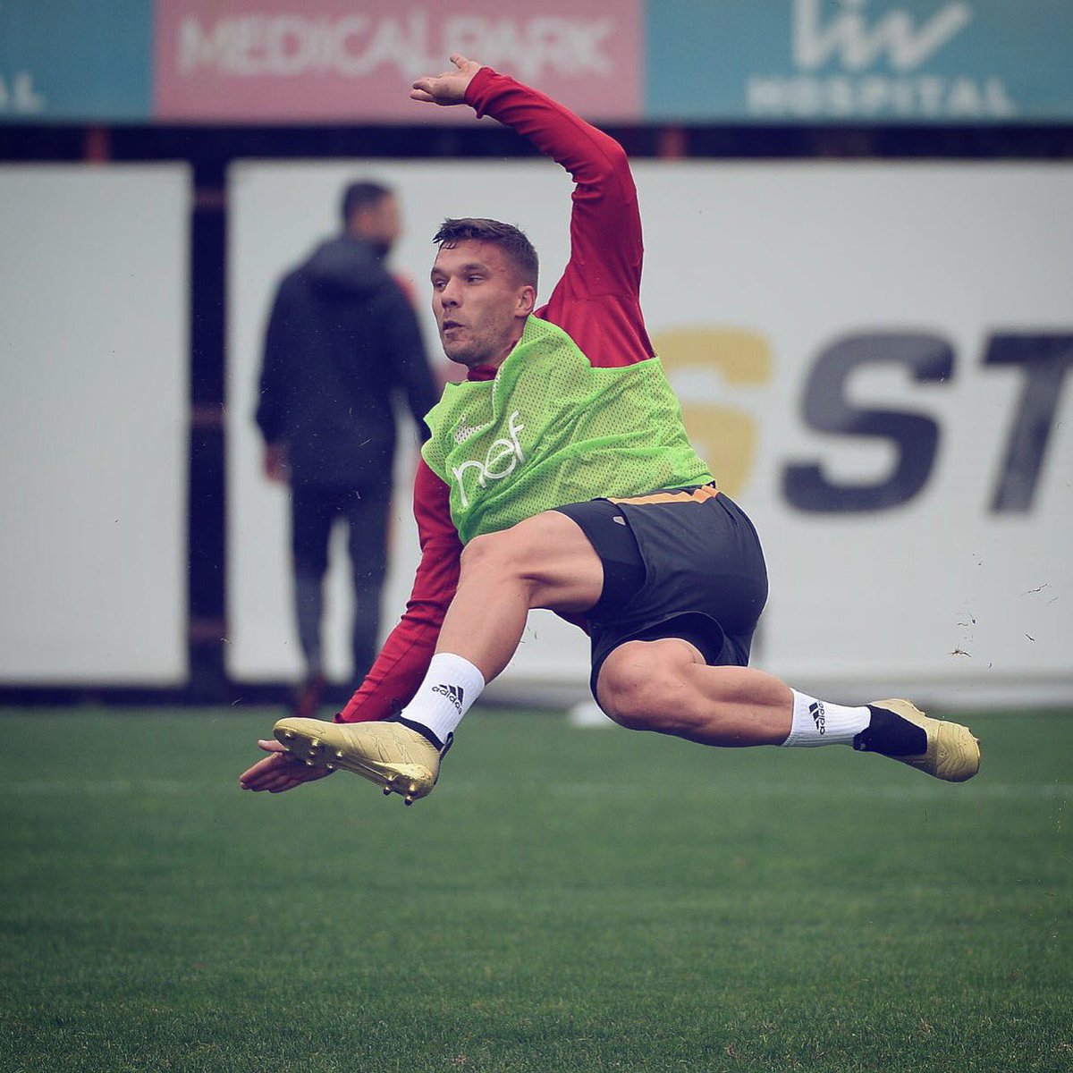 Lukas Podolski Com Float Like A Butterfly Finish Like Poldi Panzer Cimbom Strassenkicker Podolski Ali