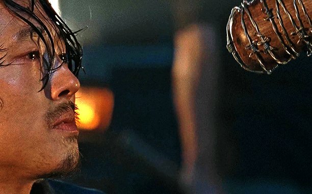 EW's tweet image. .@WalkingDead_AMC's @SteveYeun says not to blame Daryl for Glenn's death: share.ew.com/plROKxQ #TheWalkingDead