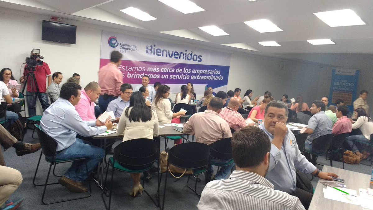 camaracali's tweet photo. ¿Cuando fue la última vez que enamoraron a un cliente? @GomezGomezDavid en #ForosEnRed https://t.co/16rwETrKW5