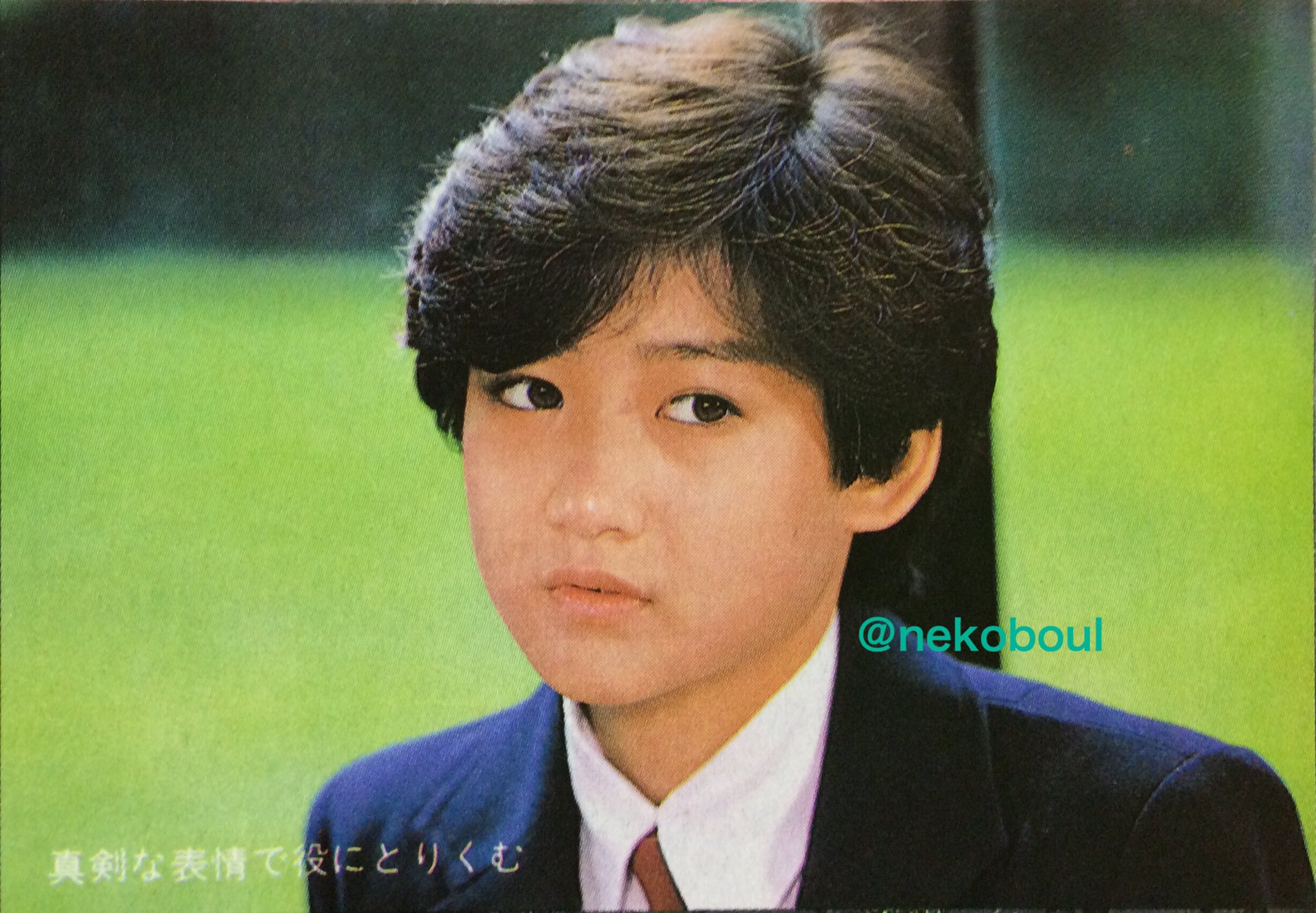 Nekoboul 禁じられたマリコ 撮影中の岡田有希子ちゃん 衣装の制服がお気に入りとのこと 知的な雰囲気で本当に似合っています 真面目 で真剣な表情もキュート エキストラの女の子たちとの撮影後のショットはリラックスしていて髪型さえも違ってみえる