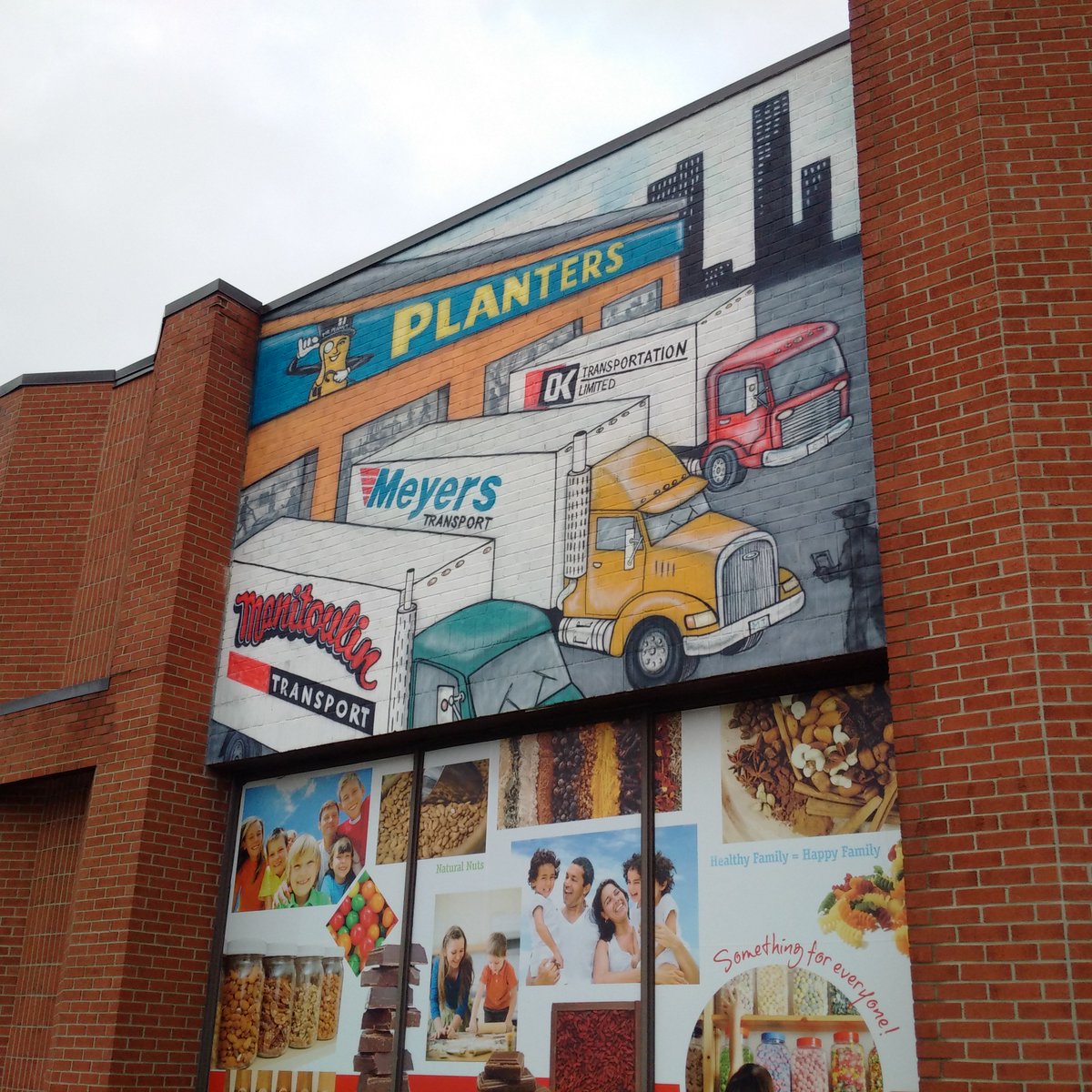 GuyBroderick's tweet photo. @MeyersTransport @JacquieMeyers OK how cool is that to have your name on a customers building!! https://t.co/kYR2Yznl6h