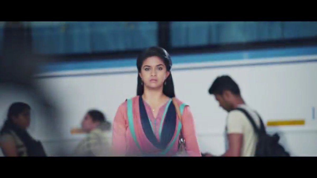 PrabhasRebelFan's tweet photo. @KeerthyOfficial looks stunning in bairavaa teasar 😘😍❤with @actorvijay  #BairavaaTeaser cute romantic pair😍👌 https://t.co/DbsRNiEYkG