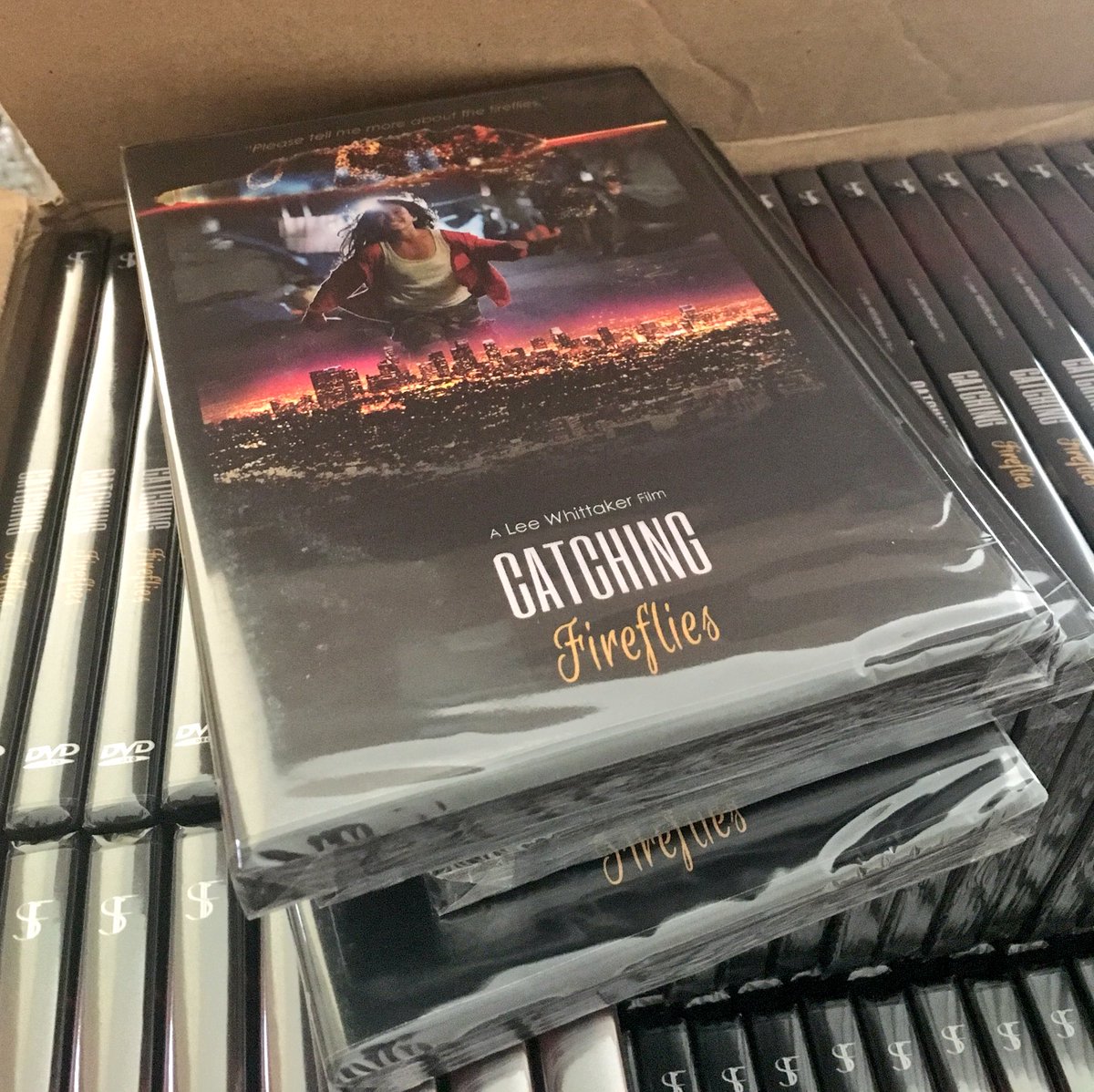 catchngfireflyz's tweet photo. They're finally here! They'll be on the website for sale very soon #catchingfirefliesfilm #dvds #excitingnews @Shttrd_img_flms @1eewhittaker https://t.co/jj73nT5l7B