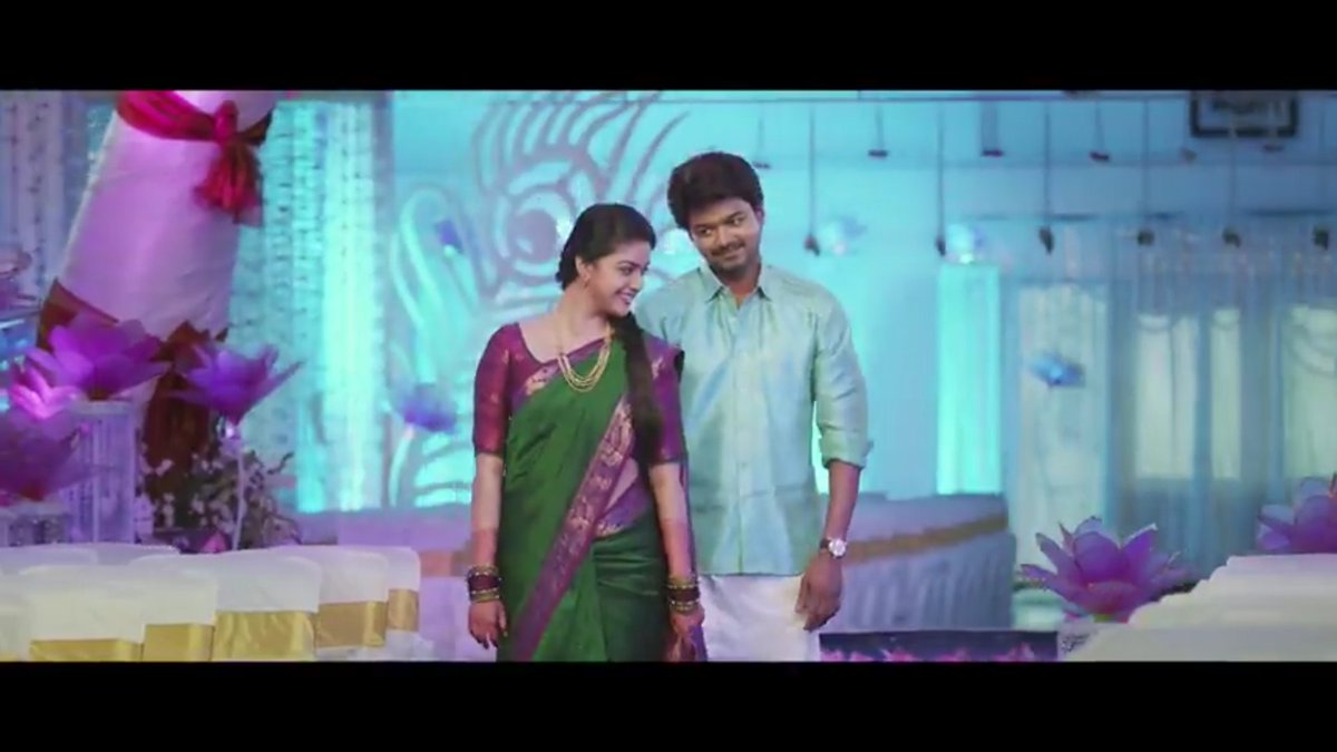 PrabhasRebelFan's tweet photo. @KeerthyOfficial looks stunning in bairavaa teasar 😘😍❤with @actorvijay  #BairavaaTeaser cute romantic pair😍👌 https://t.co/DbsRNiEYkG