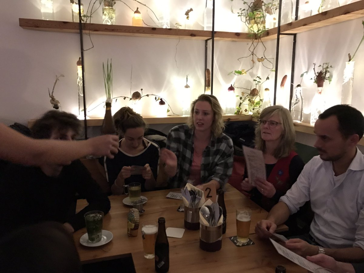 duurzame_week's tweet photo. Super eten met crew van @duurzame_week 
Enorm belangrijk en allemaal nogmaals bedankt. Ook als je er nu niet bij bent. Volgend jaar weer! https://t.co/s9vqAuCmUR