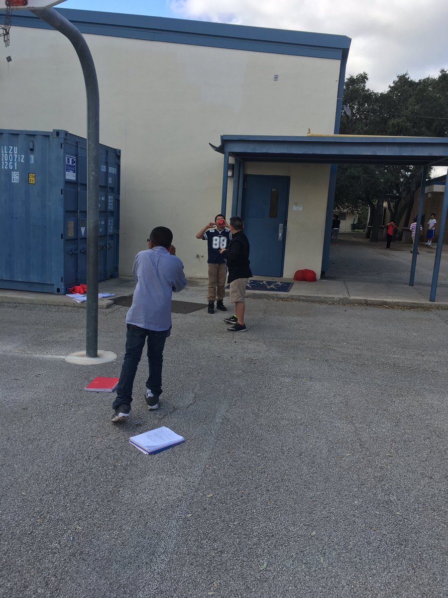 KParrTeach's tweet photo. Sound energy! @NISDElemScience #inquiry #observations #sciencestrong #OHTstrong #OHTproud @OakHillsTerrace https://t.co/MlfpfUEgJ1