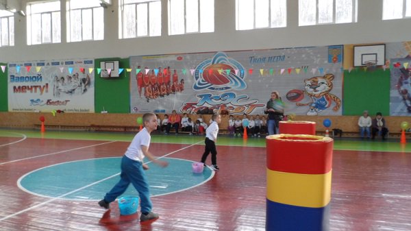 конкурс "полоса препятствий", "метание в цель"