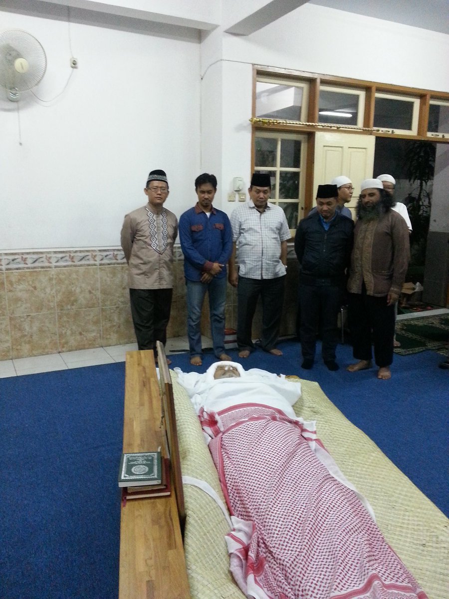 إنا لله و إنا اليه راجعون...Duka Mendalam Atas Meninggalnya Mujahid Dakwah  KH.Ruslan Effendi . Smg disurga tmpatnya