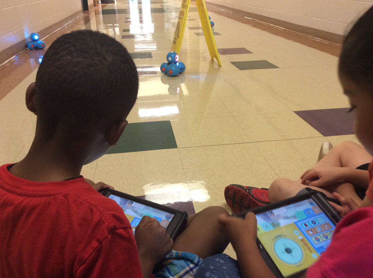 EdTechGCS's tweet image. 4K students at ENSA are learning the basics of coding with @WonderWorkshop apps and robots! #codingintheclassroom