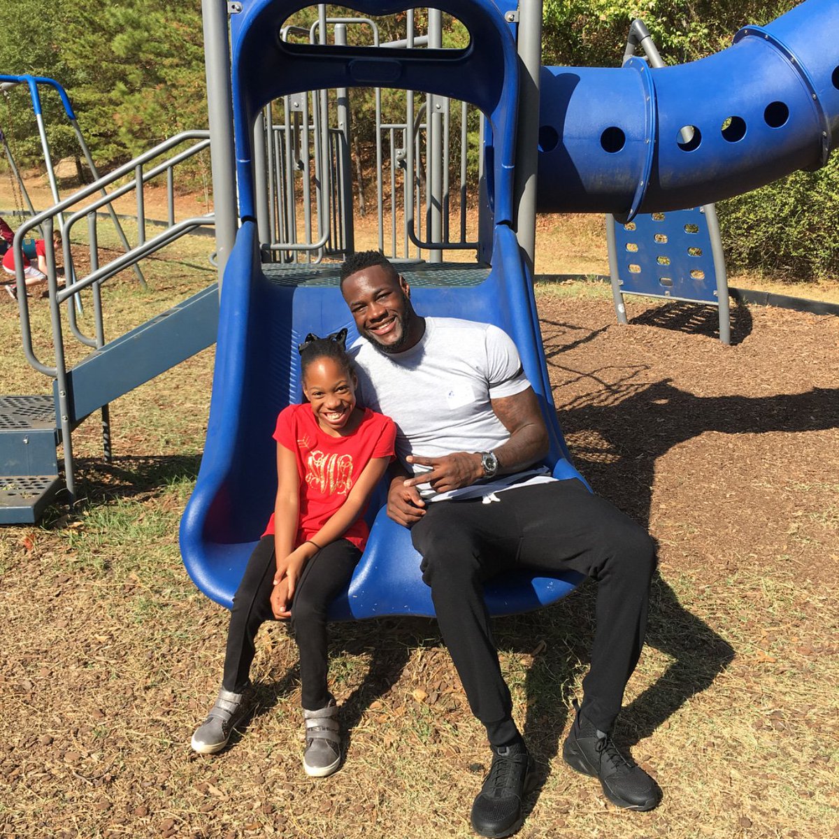BronzeBomber's tweet image. Naieya Wilder was born with Spina Bifida but she's all grown up now and there's nothing she can't do. She's truly a Wilder! #selfies4sb