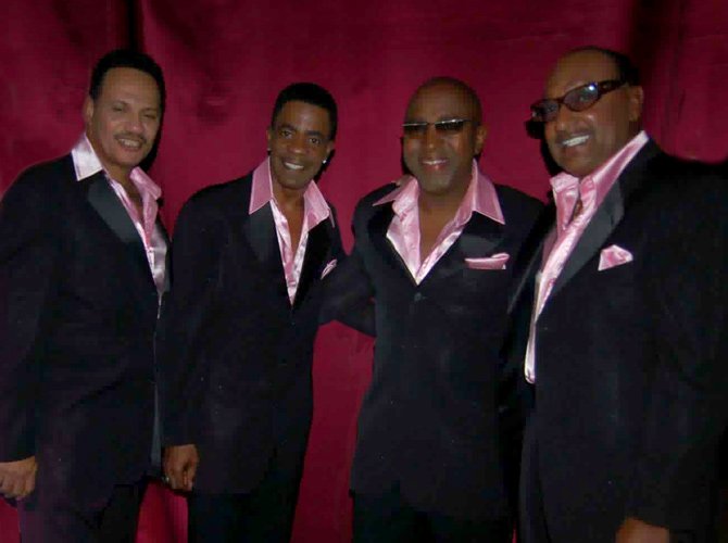 jimwhiteen's tweet photo. The "Four Tops" are in London with The "Temptations" Motown forever.
Wish I could be there guys! https://t.co/TtiY8dQ5rh