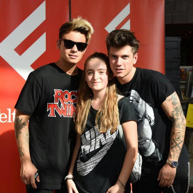 miry_mp03's tweet photo. We keep this love in a photograph,we made these memories for ourselves, and time's forever frozen still. 24❤️ @Benji_Mascolo @fedefederossi https://t.co/2KyWgKd1E4
