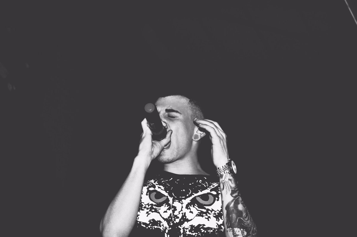jakesims's tweet photo. Elite was my last 2016 show.   -

You'll soon hear what I've been creating in the studio.

⌛️🌊 https://t.co/CzFD0lj7T0