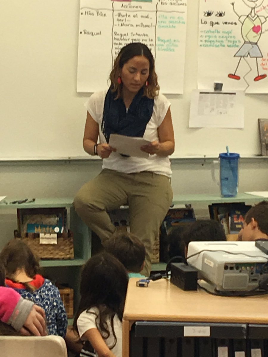 maestrasandoval's tweet photo. Read aloud time. Reading with voice. Ss are so engaged. @learningintwo @UCLALabSchool #b3lit #duallangchat #duallang #atdle #camlearns https://t.co/c7epJztap8