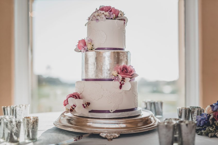 ExquisiteWedMag's tweet photo. Metallic details made this three-tiered stunner by @SimplySweetCake really shine. https://t.co/2oeKVrVuxj #ExquisiteSweets https://t.co/ex0YHbCH7G