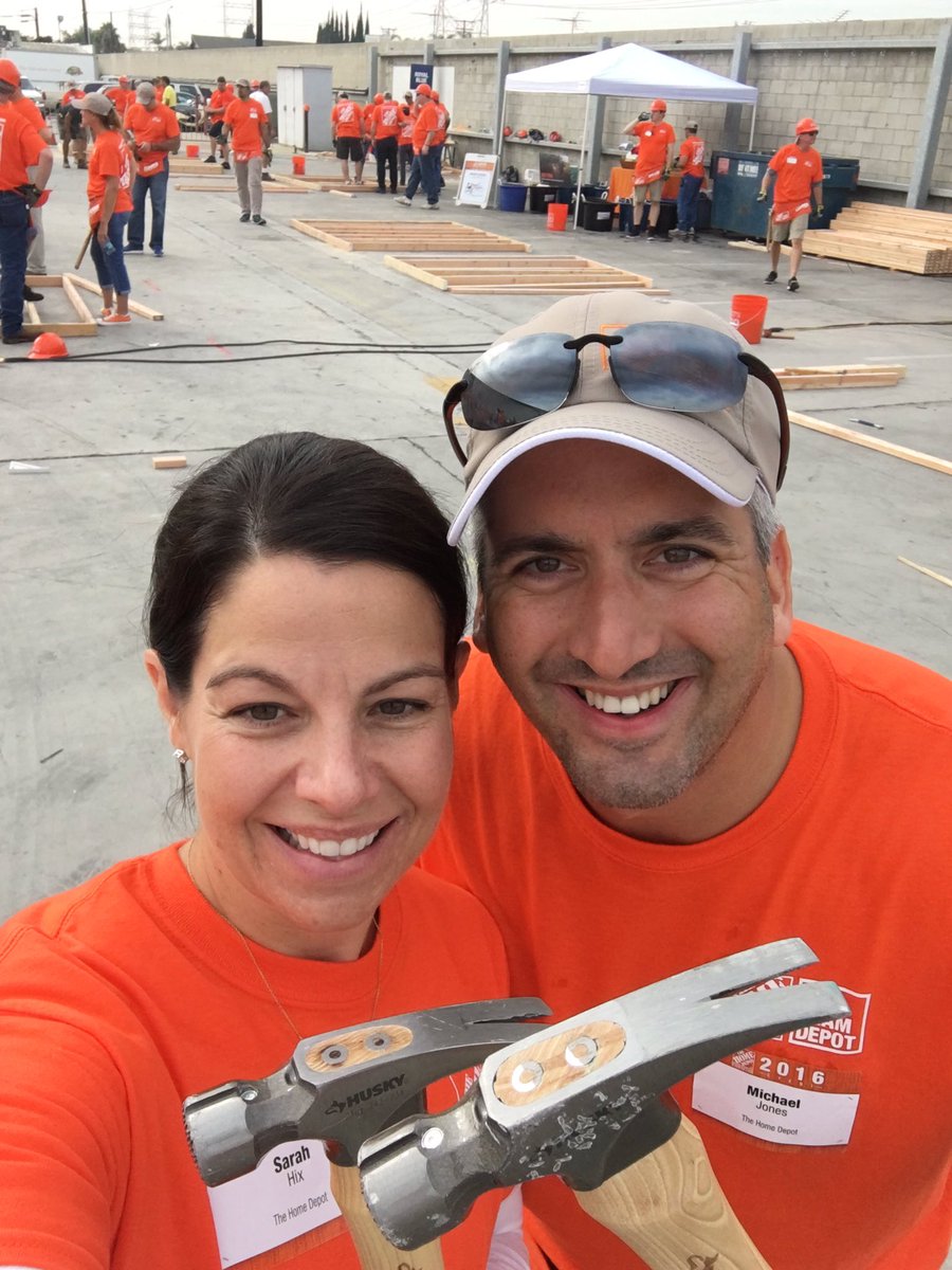 Awesome day giving back in LA!! #ServiceSelfie  #doingmore4vets.
