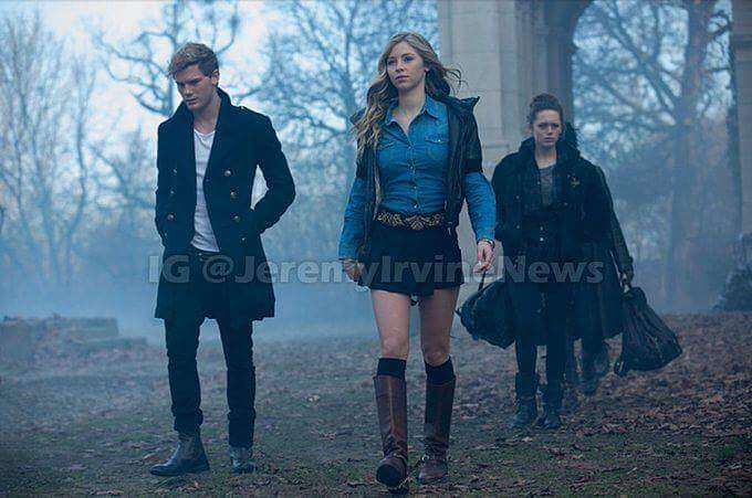 Nerd_Girl_9's tweet photo. Gabbe badass <3 #FALLENMOVIE #WatchFallenTrailer #WeNeedFallenMovieInItaly #ComeOnFallenMovie @MioneCorfield @laurenkatebooks @M2Pictures https://t.co/nGzRUyJCOV