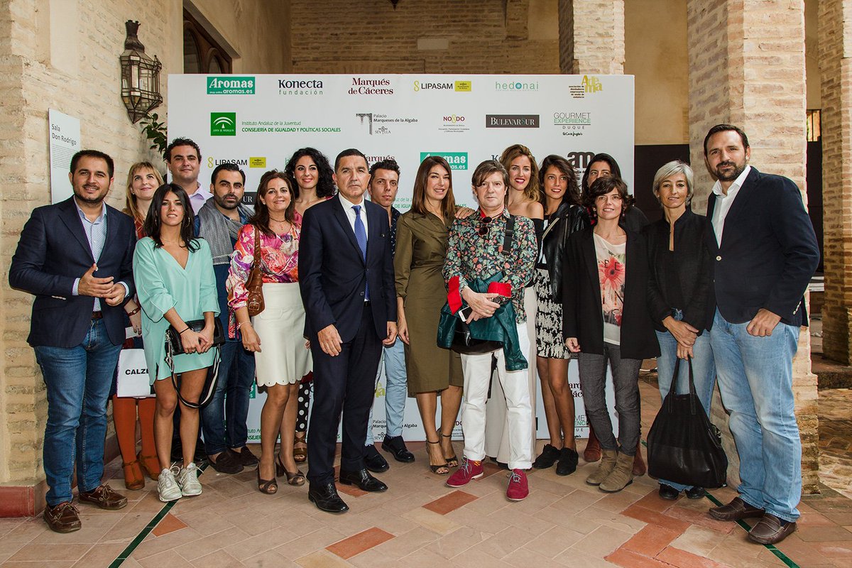 doble_erreSE's tweet photo. Hoy se ha presentado #AM16 Gracias a las autoridades y diseñadores. ¡En la cuenta atrás! #modaandaluza @RakelRevuelta Fotos @b_hidalgo https://t.co/wR8UYufpBc
