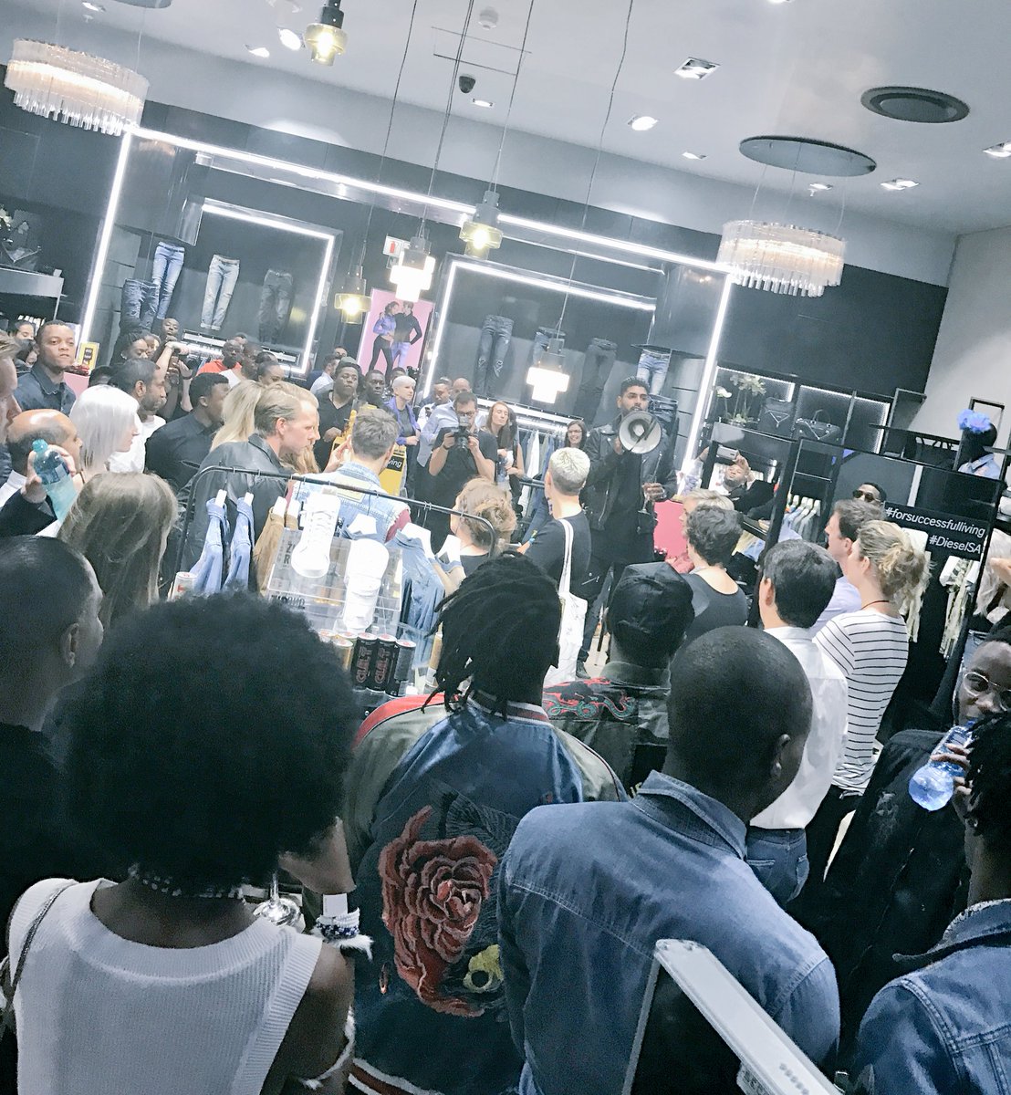 Lloydi_Boy's tweet image. It's the unveiling...  @TheMallOfAfrica for the #DieselSA #ForSuccessfulLiving launch 🙌🏻 #DieselMOA