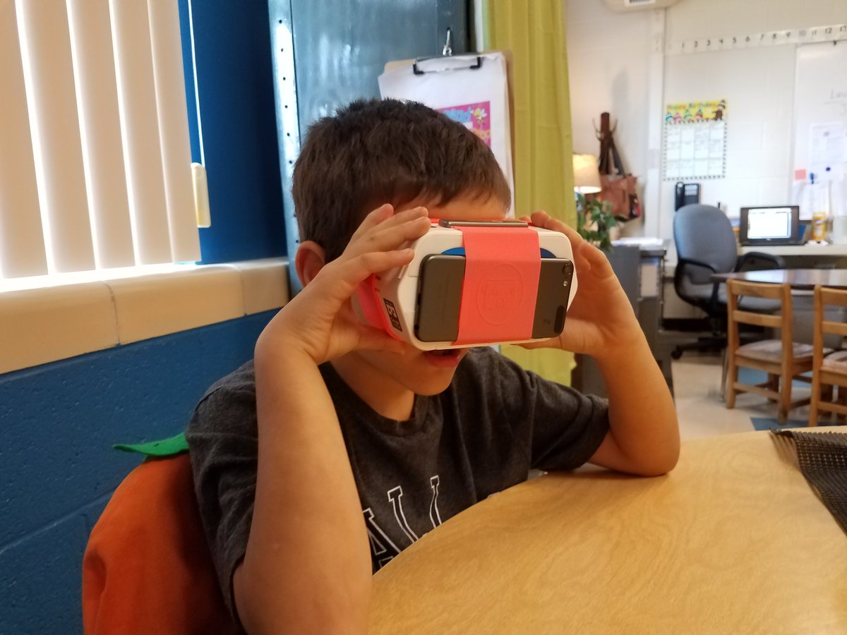 kdamm's tweet photo. I took students to the moon! With  @imcardboard and an iPod, I can bring students to far, far way places! #vr https://t.co/zMOZHX60Kz