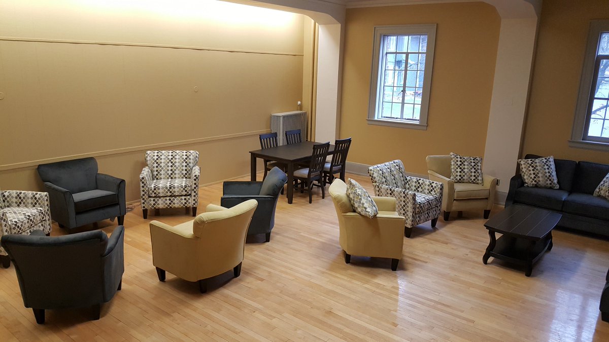 UIdahoAlumni's tweet image. Won't you come join us.....in our newly Vandalized alumni lounge! It is nearing completion, stop on by anytime. #UIdaho