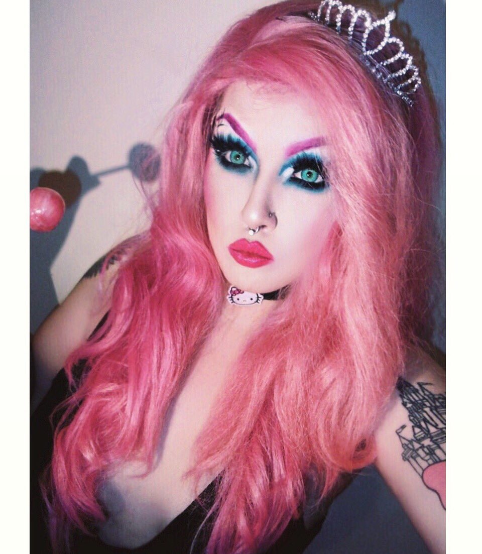 annalaing182's tweet photo. L L L LUXURY. Day 27 - MySpace @JeffreeStar . This is my favourite look I've done all month for sure https://t.co/Qw1bKFCxvp