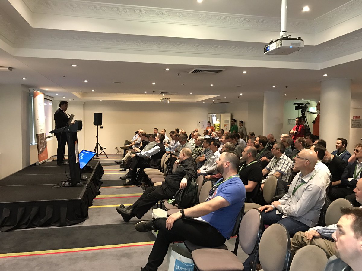 batmanoz's tweet photo. Final wise words from @sjkparker #cloud #disruption #smbit2016 https://t.co/fRQYzxKgHF