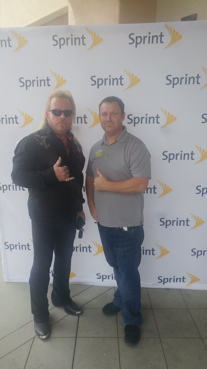 Mojica0272's tweet image. Join us in Santa Clarita for 98.7 the Woody Show! @blee01 @kkwestisbest @Sprint_West 4pm-6pm
