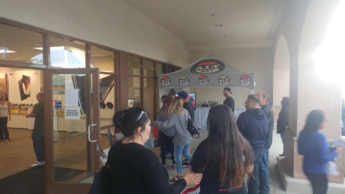 Mojica0272's tweet image. Join us in Santa Clarita for 98.7 the Woody Show! @blee01 @kkwestisbest @Sprint_West 4pm-6pm