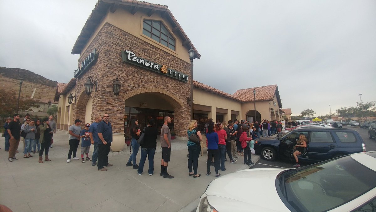 Mojica0272's tweet image. Join us in Santa Clarita for 98.7 the Woody Show! @blee01 @kkwestisbest @Sprint_West 4pm-6pm
