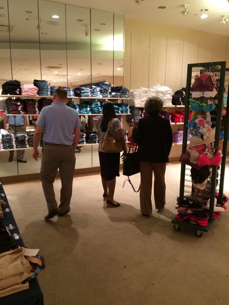 LouisianaWorks's tweet photo. Citizens are now able to come in receive everything they need to speed up the recovery process. #RedStickRetail #LWC #laflood #Urbanleague https://t.co/UcFKlUWZgI