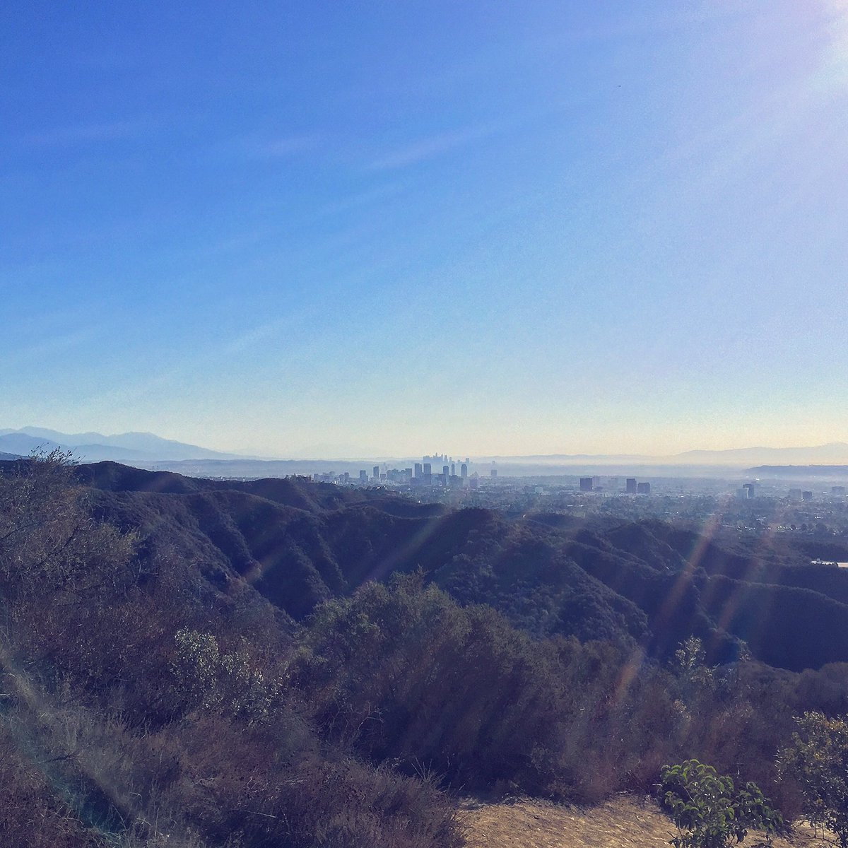 ExpoReviewLit's tweet photo. It's a beautiful day to be a #writer! Today's #wordofinspiration: #surface https://t.co/ii2G9cQ7Mf. #LosAngeles #LA #cityscape https://t.co/YAOOc9k7y8