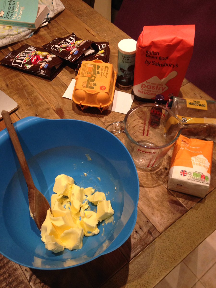 ivorynova's tweet image. It's the Great British Bakeoff, Bartle-edition. Wish me luck. My measuring cup is in pints and my oven in Celsius. #BakingAbroad #Adventures