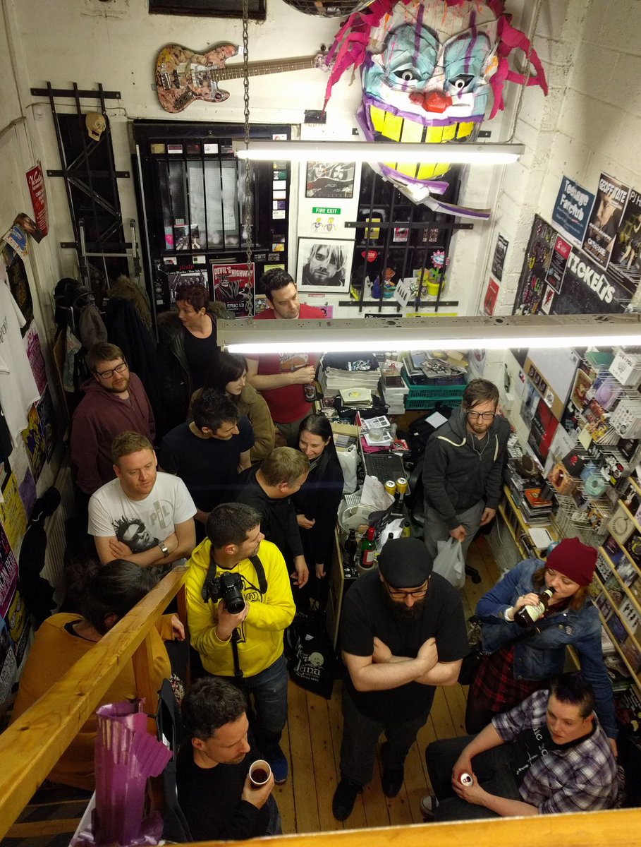 DiffCircleRecs's tweet photo. A busy rainy night in Glasgow so far! https://t.co/WwwLwUEzOS