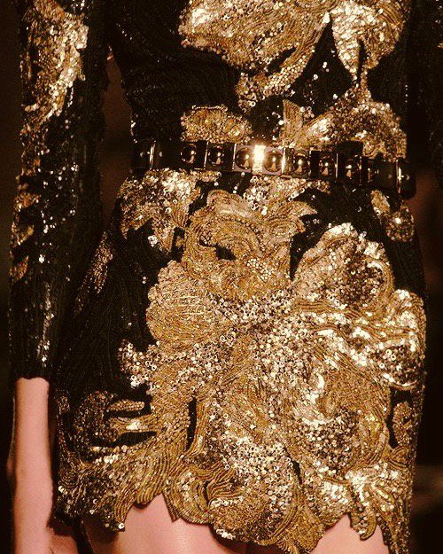 Wow! Now THAT'S a #dress. Photo: <a href="/oncewed/">OnceWed</a> | #Fashion #Inspo #Design #HPMKT