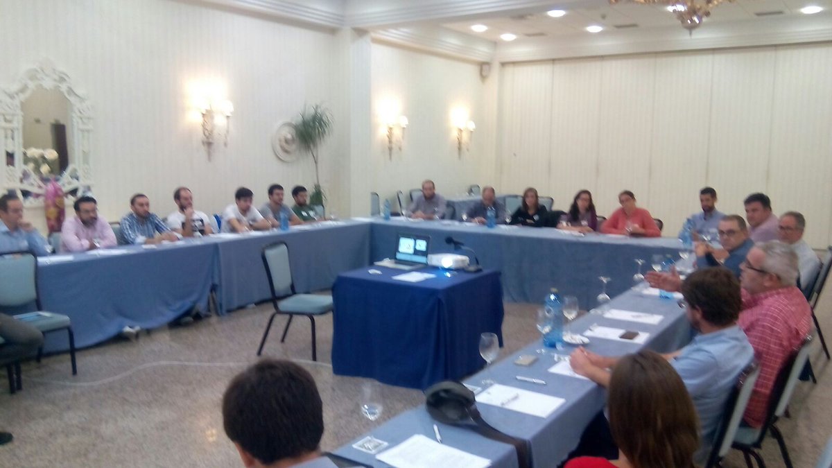 Grupo_GIDIP's tweet photo. Debatiendo sobre el #alcance después de las ponencias  #extremadura #pmot @PMIMadridSpain https://t.co/ExXlUakpzA