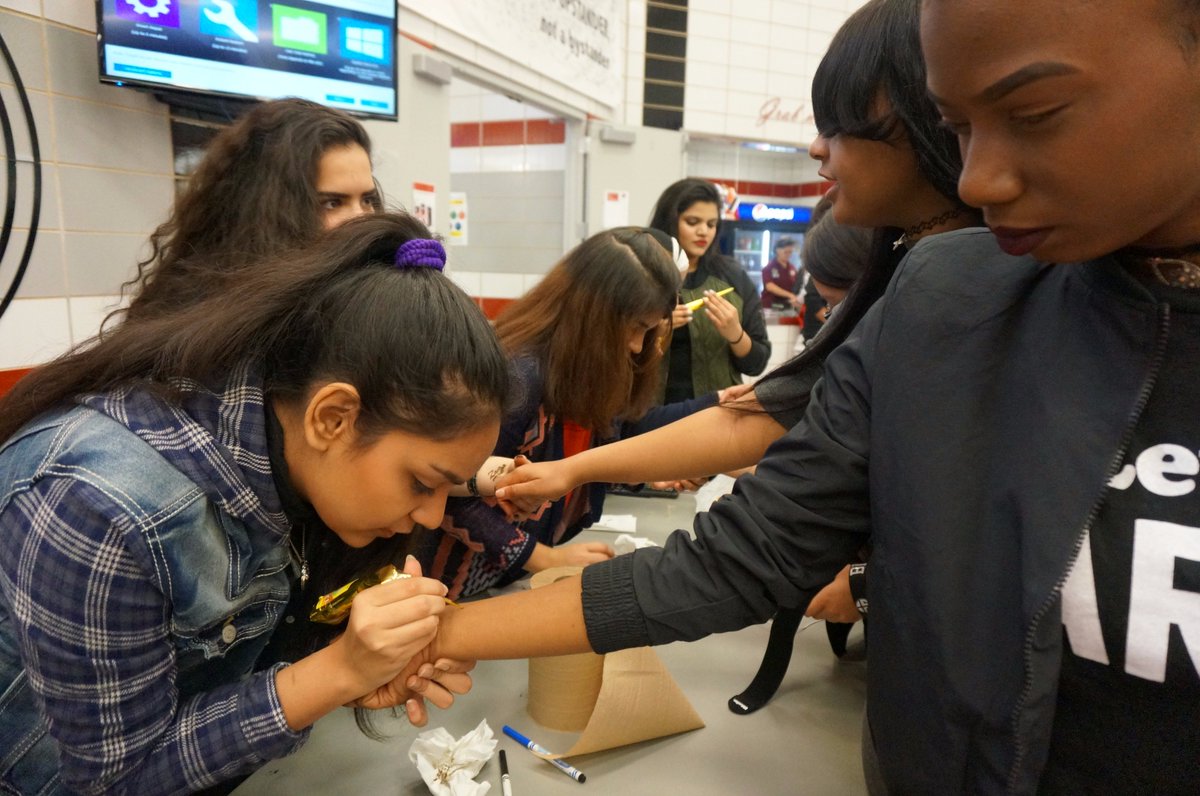 PalatinePROMISE's tweet photo. Lunchapalooza 2016- To Write Love on Your Arm (markers and henna!) https://t.co/qdOnCbwOsL
