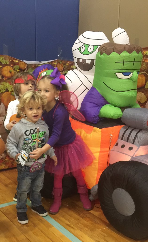 OSchoolsPR's tweet photo. When #School6 hosts a #PreK event, siblings are of course included. #6magic https://t.co/HjPMuNMh8k