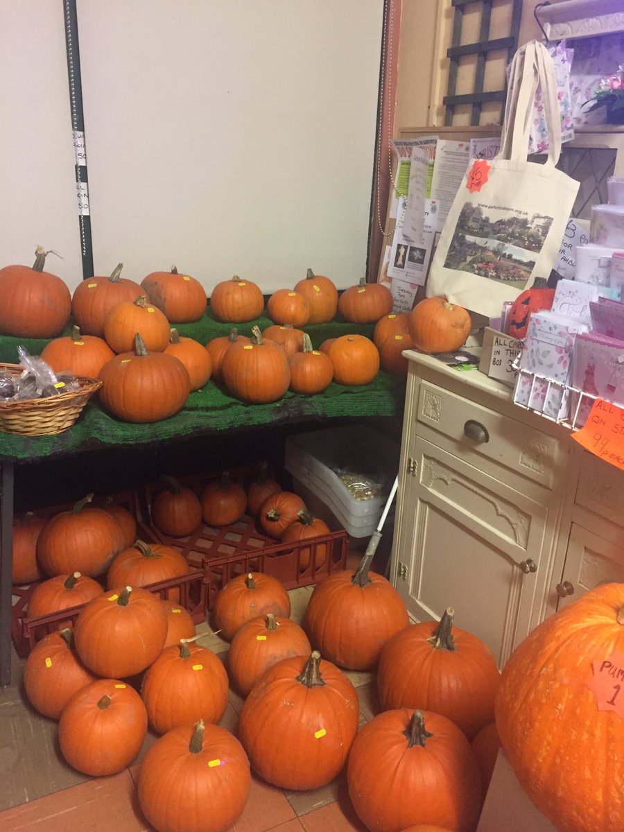 #Pumpkins beautiful shape and colour prices range from £1.50 to £4@garforthgrocer