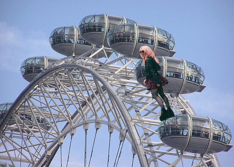 sizzydancing's tweet image. SIZZY DANCING ON THE LONDON EYE. REVIVED BITCHES