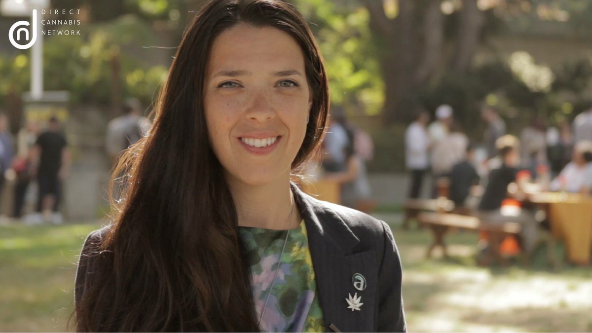 _DCNetwork_'s tweet image. Holly, Founder of @HealthyHeadie speaking with DCNTV at @elevate_con.