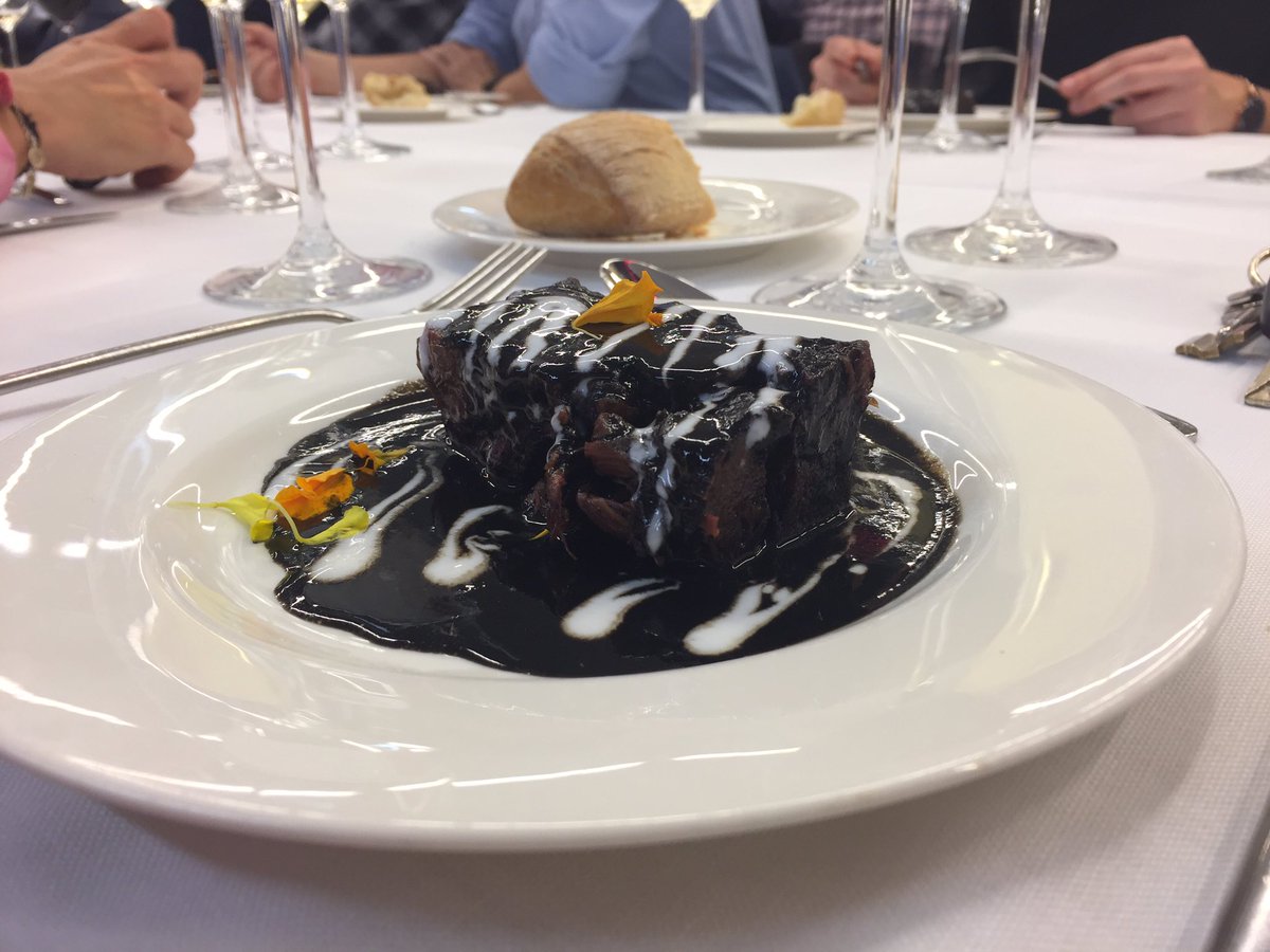 Guess what! Looks like desert but in reality it's meat @_Bokado delicious choice for talent :))) <a href="/PintxosBlogs/">Pintxos&Blogs</a> <a href="/FomentoSS/">Donostia Sustapena - Fomento San Sebastián</a> #talenthouse