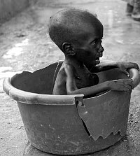 Голодный малыш. Африканские дети Голодные. Африканские дети без воды.