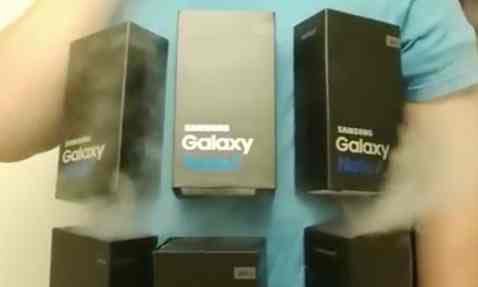 Halloween costume of 2016: you dress as the SAMSUNG GALAXY NOTE 7 
theguardian.com/technology/201…